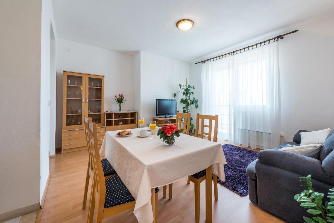 Lena Apartament *